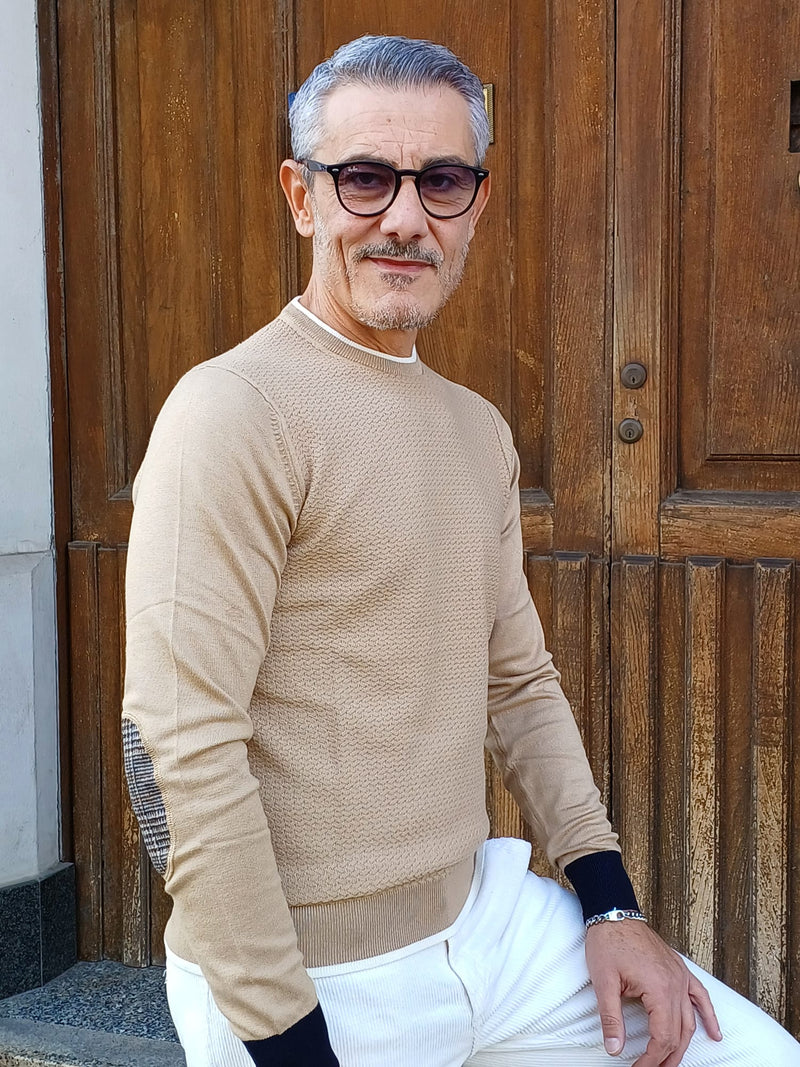 MAGLIA GIROCOLLO CON TOPPE E CUCITURE COLORATE MARKUP