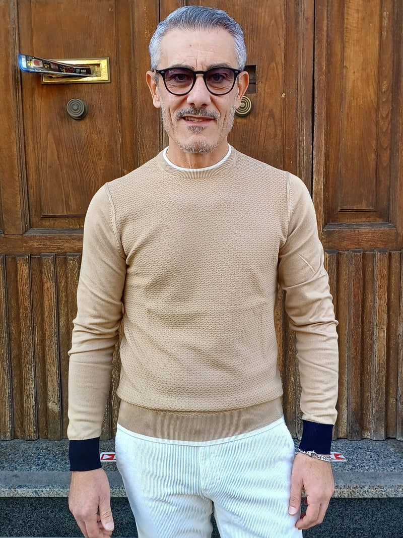 MAGLIA GIROCOLLO CON TOPPE E CUCITURE COLORATE MARKUP