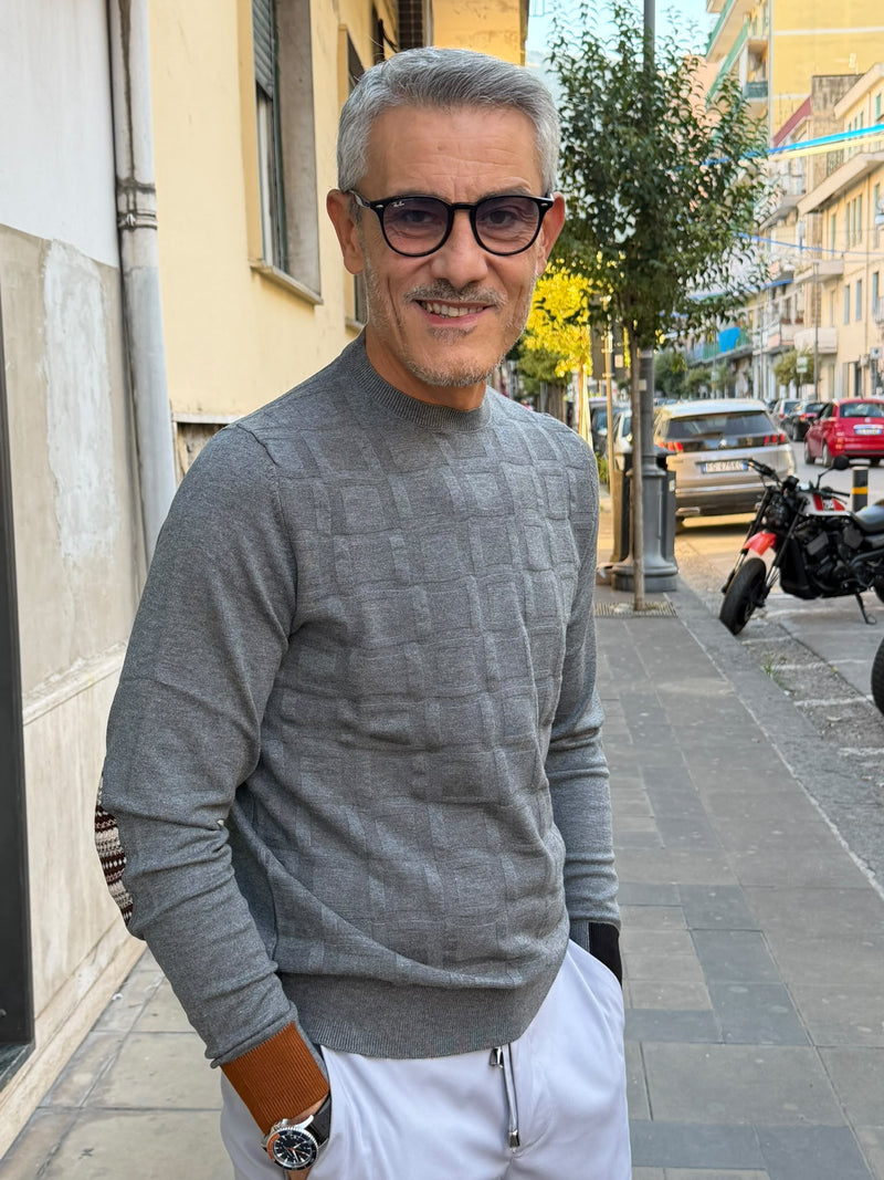 MAGLIA GIROCOLLO PUNTO QUADRATO CON TOPPE AI GOMITI MARKUP
