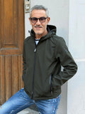 GIUBBINO SOFTSHELL CON CAPPUCCIO MARKUP