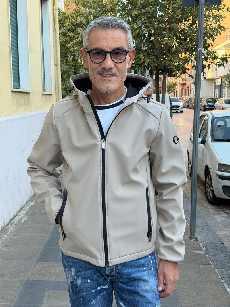 GIUBBINO SOFTSHELL CON CAPPUCCIO MARKUP