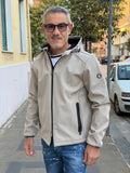 GIUBBINO SOFTSHELL CON CAPPUCCIO MARKUP